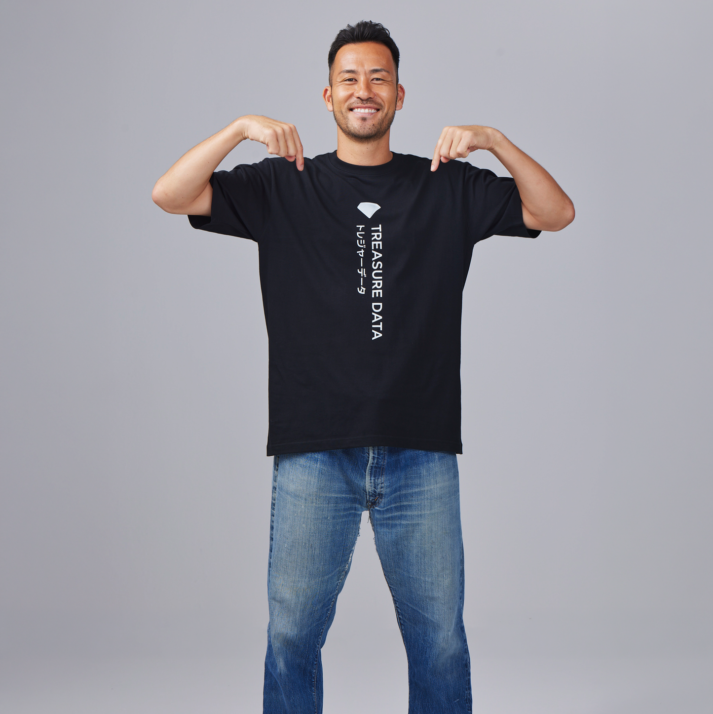 オリジナル黒Tシャツ (縦ロゴ - カタカナ入り)